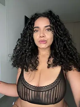 Snapshot of Mariecurl chatting on May 2026 11:03:02 PM Mariecurl online show from May 2026 11:03:02 PM