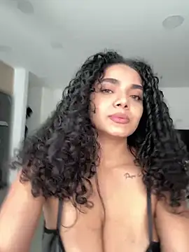 Snapshot of Mariecurl chatting on May 2026 06:59:01 PM Mariecurl online show from May 2026 06:59:01 PM