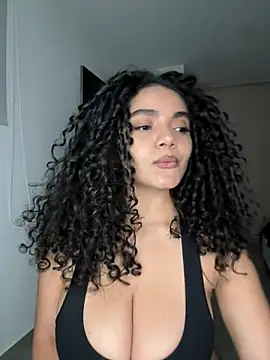 Snapshot of Mariecurl chatting on May 2026 11:11:02 PM Mariecurl online show from May 2026 11:11:02 PM