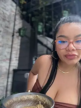 Insane Issa online show from February 2026 07:06:01 PM