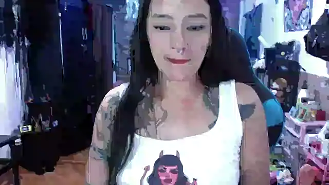 Snapshot of AngelaQueen_ chatting on May 2026 06:28:02 PM AngelaQueen online show from May 2026 06:28:02 PM