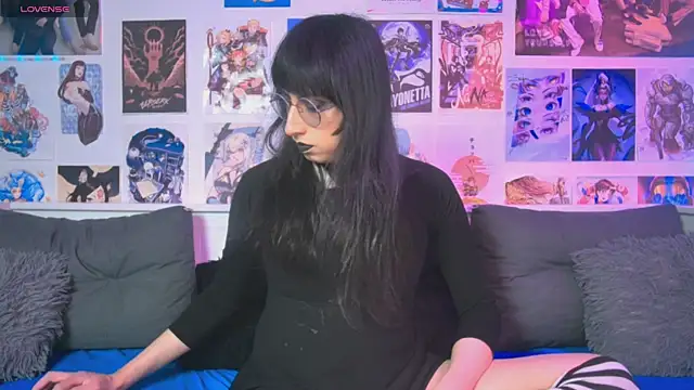 snowblack  online show from November 2025 04:53:02 PM