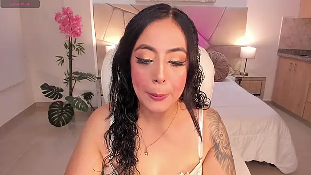 kim thompson 1 online show from November 2025 11:10:01 AM