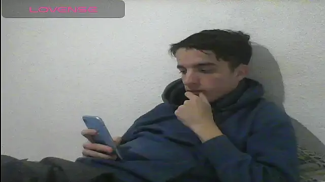 Snapshot of Tombgy07 chatting on March 2025 08:27:02 PM Tombgy07 online show from March 2025 08:27:02 PM