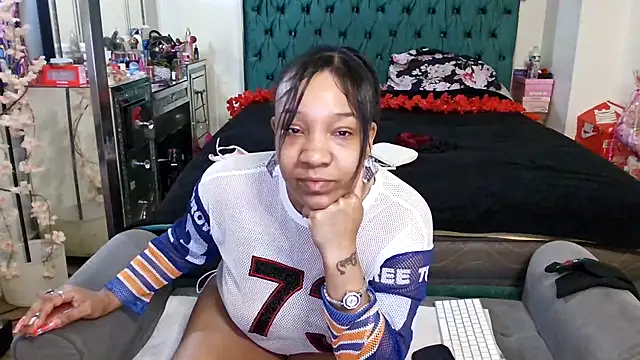 Snapshot of YasmineMinaj chatting on February 2026 02:53:02 AM YasmineMinaj online show from February 2026 02:53:02 AM