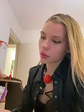 KittyKatyDream online show from April 2026 04:37:01 PM