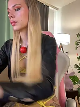 KittyKatyDream online show from April 2026 04:07:02 PM