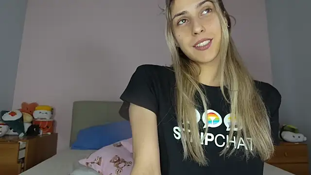 Snapshot of Chiara_2002 chatting on June 2026 10:02:01 PM Chiara 2002 online show from June 2026 10:02:01 PM