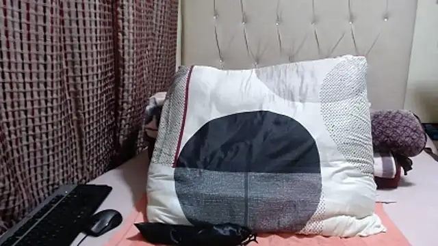 Snapshot of CHOCOLATEDARKBUSTYX chatting on November 2025 07:16:02 PM CHOCOLATEDARKBUSTYX online show from November 2025 07:16:02 PM