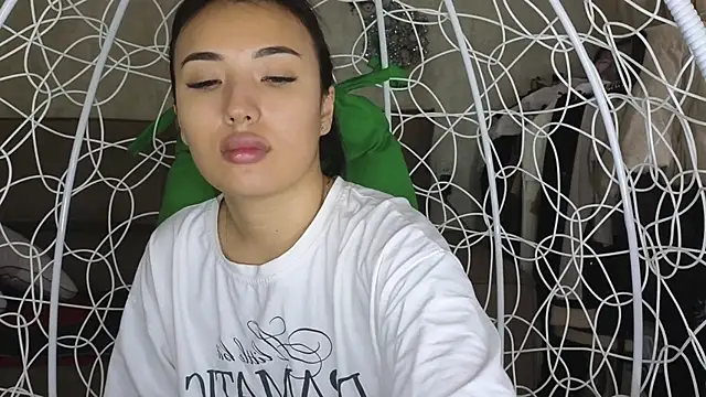 lily  foster online show from October 2025 05:29:01 AM