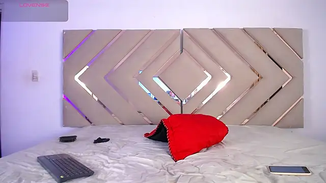 Snapshot of Raven_foxter1 chatting on December 2024 11:06:02 PM Raven foxter1 online show from December 2024 11:06:02 PM