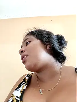 moncerrat luna online show from December 2024 08:09:01 PM