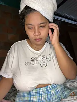 moncerrat luna online show from February 2025 05:16:01 PM