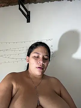 Snapshot of moncerrat_luna chatting on February 2026 01:43:01 PM moncerrat luna online show from February 2026 01:43:01 PM