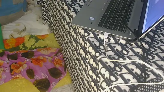 Snapshot of Pretty_hazel chatting on March 2026 04:27:02 AM Pretty hazel online show from March 2026 04:27:02 AM