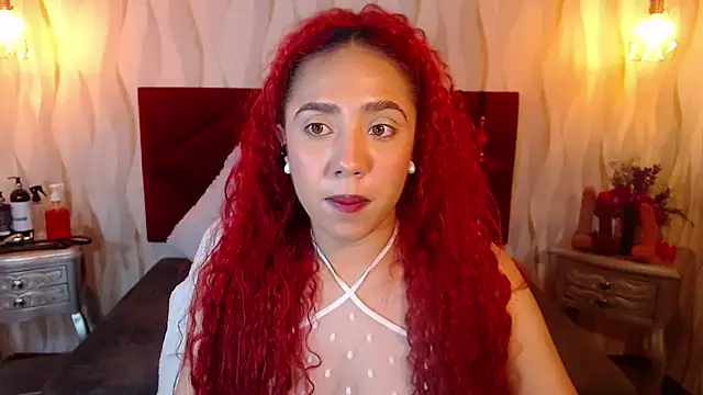 Snapshot of IsabelaLatina chatting on June 2026 01:56:01 AM IsabelaLatina online show from June 2026 01:56:01 AM