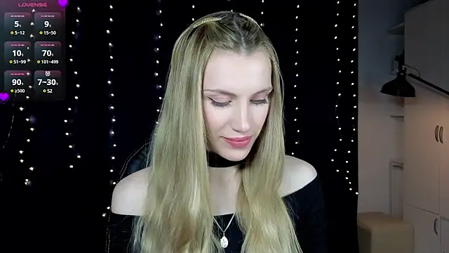 Lilianna Just online show from February 2025 04:35:01 PM