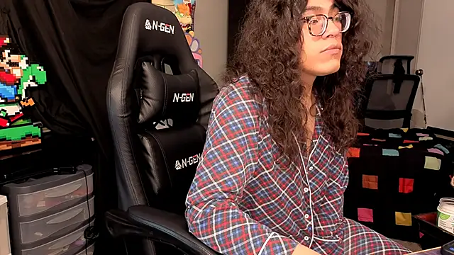 ShinyCherub online show from November 2025 04:00:01 AM