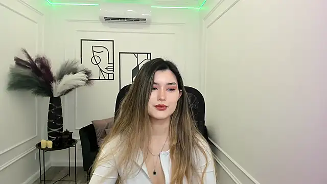 AnneTLi online show from November 2025 03:16:01 AM