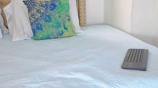 KeryHillson online show from October 2025 01:48:02 PM