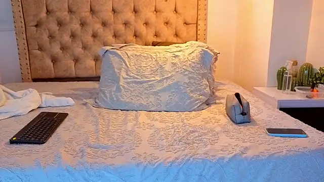 KeryHillson online show from March 2026 12:54:02 PM