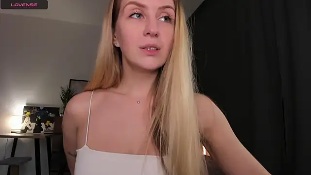 Snapshot of Alice_Dias chatting on February 2025 01:58:01 PM Alice Dias online show from February 2025 01:58:01 PM