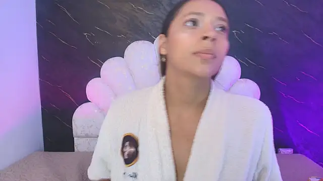 Snapshot of _MiaBrown_ chatting on June 2026 12:04:02 PM MiaBrown online show from June 2026 12:04:02 PM