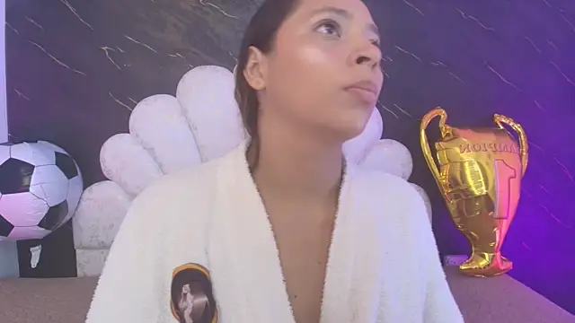 Snapshot of _MiaBrown_ chatting on June 2026 12:09:02 PM MiaBrown online show from June 2026 12:09:02 PM