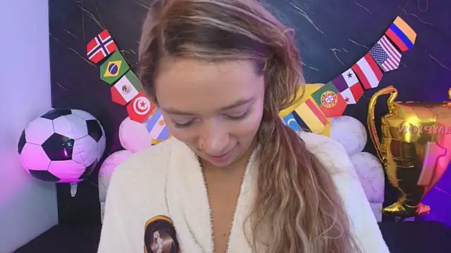 Snapshot of _MiaBrown_ chatting on June 2026 12:06:01 PM MiaBrown online show from June 2026 12:06:01 PM