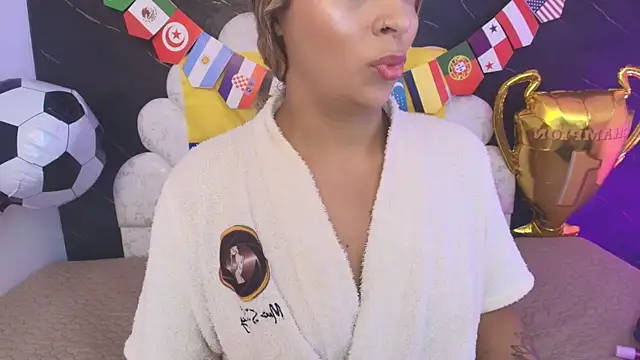 Snapshot of _MiaBrown_ chatting on July 2026 12:08:02 PM MiaBrown online show from July 2026 12:08:02 PM