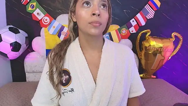 Snapshot of _MiaBrown_ chatting on July 2026 12:10:01 PM MiaBrown online show from July 2026 12:10:01 PM