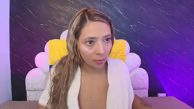 Snapshot of _MiaBrown_ chatting on July 2026 12:09:01 PM MiaBrown online show from July 2026 12:09:01 PM