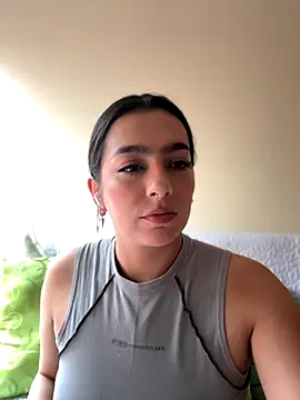 Nicollemays online show from November 2025 04:06:02 PM