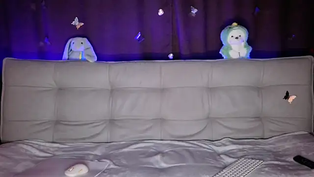 intolerable girl online show from November 2025 07:10:02 AM