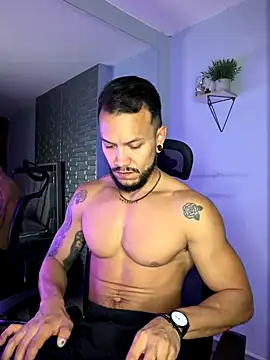 ARON TAYLER01 online show from December 2025 10:31:01 AM