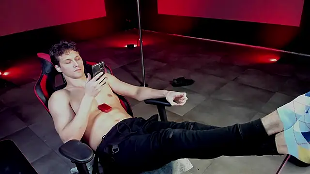 dirty-boss online show from March 2025 12:19:01 AM