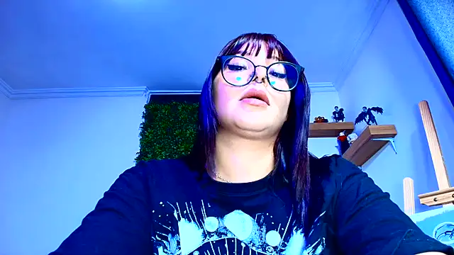 Snapshot of SweetIsabella_x chatting on June 2026 04:21:02 AM SweetIsabella x online show from June 2026 04:21:02 AM