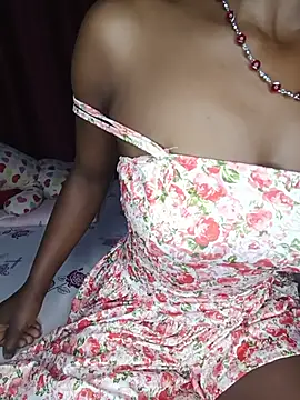 Snapshot of NicRaisaa chatting on June 2026 05:12:01 AM NicRaisaa online show from June 2026 05:12:01 AM