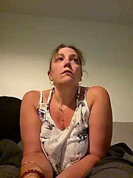 Snapshot of Wisie_Cutie chatting on April 2026 08:55:02 PM Wisie Cutie online show from April 2026 08:55:02 PM