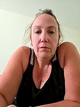 Snapshot of Wisie_Cutie chatting on April 2026 04:12:02 PM Wisie Cutie online show from April 2026 04:12:02 PM