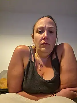 Snapshot of Wisie_Cutie chatting on May 2026 10:04:01 PM Wisie Cutie online show from May 2026 10:04:01 PM