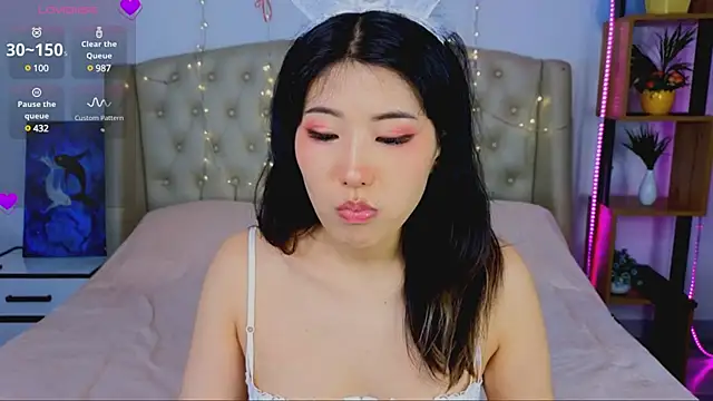 Wendy  Hills online show from March 2025 04:21:01 PM