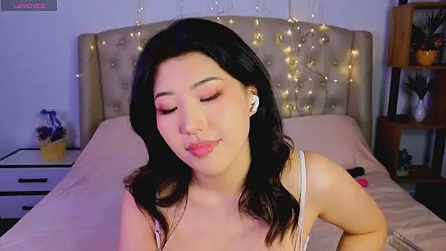 Wendy  Hills online show from March 2025 05:17:02 PM