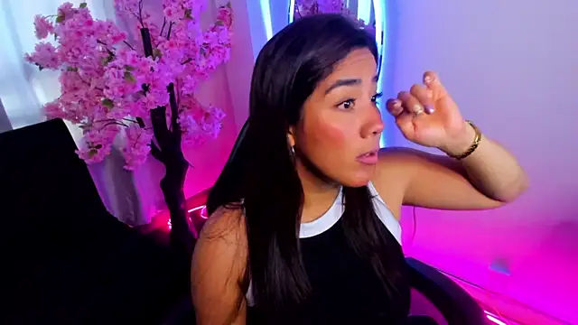 KAROLIVONNE online show from July 2026 09:06:02 PM