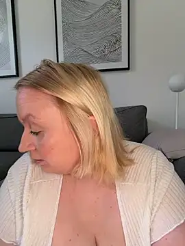 Snapshot of BBW_Nora chatting on April 2026 07:56:01 AM BBW Nora online show from April 2026 07:56:01 AM