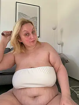 Snapshot of BBW_Nora chatting on April 2026 08:09:02 AM BBW Nora online show from April 2026 08:09:02 AM