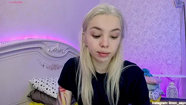 LillyMoure  online show from February 2025 12:08:02 AM