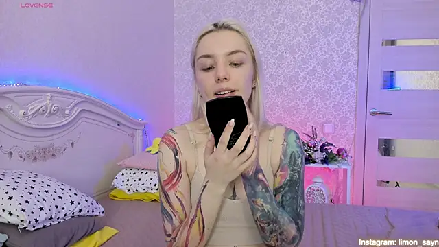 LillyMoure  online show from March 2025 11:25:01 PM