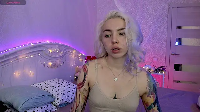 LillyMoure  online show from September 2025 11:30:01 PM