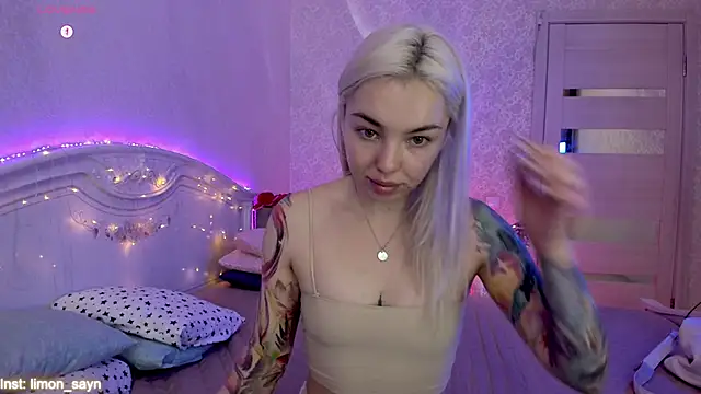 LillyMoure  online show from October 2025 11:58:02 PM